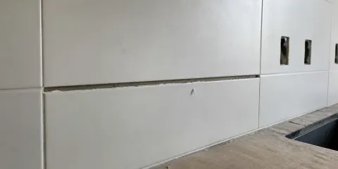 Claim photo: missing grout between kitchen splashback tiles